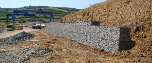 D1 Fričovce – Svinia, SO 228 – gabionový oporný múr