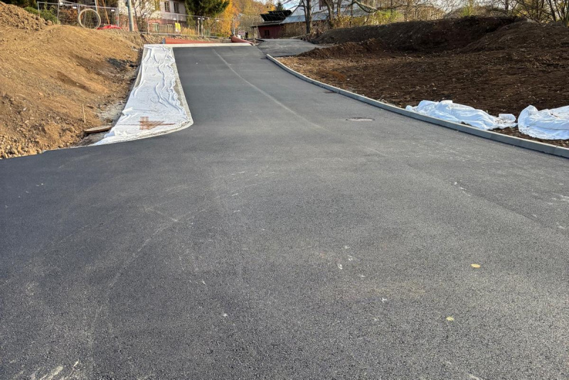 Práve realizujeme / Prístupová komunikácia - Počúvadlo - foto