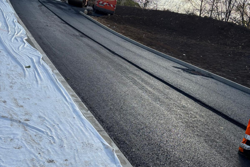 Práve realizujeme / Prístupová komunikácia - Počúvadlo - foto