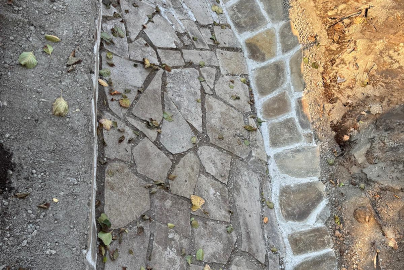 Práve realizujeme / Prístupová komunikácia - Počúvadlo - foto