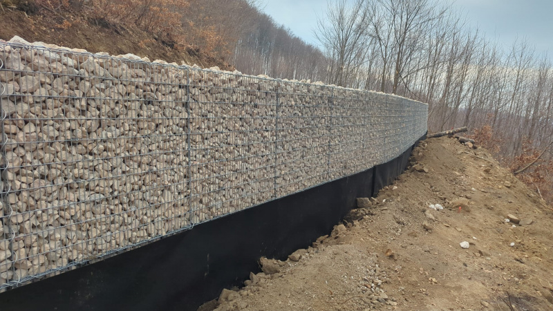 Práve realizujeme / Realizácia sanácie lesnej cesty - foto