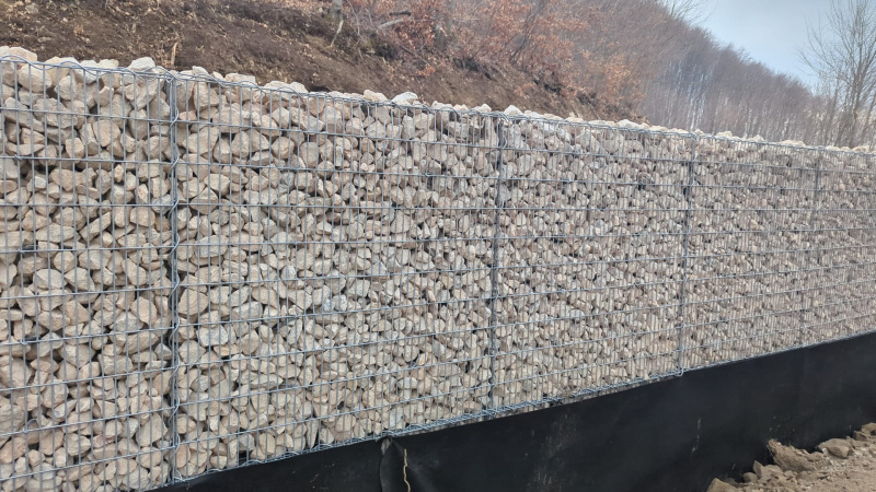 Práve realizujeme / Realizácia sanácie lesnej cesty - foto