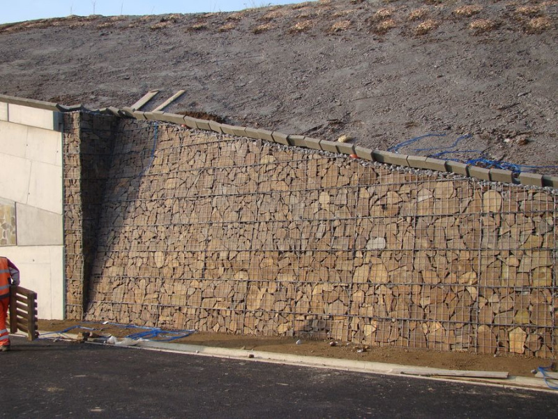 R2 obchvat Žiaru nad Hronom – gabionový obklad R2 obchvat Žiaru nad Hronom – gabionový obklad