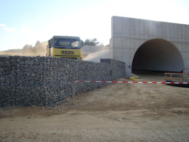 D1 Fričovce – Svinia, SO 210 – gabionové mostné krídla D1 Fričovce – Svinia, SO 210 – gabionové mostné krídla