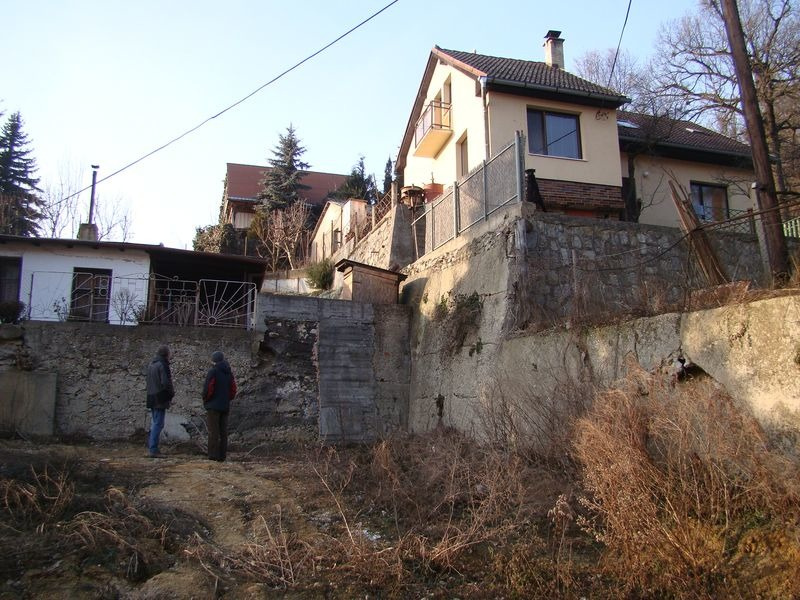 Gabionový obklad betónového múru RD Kramáre Bratislava