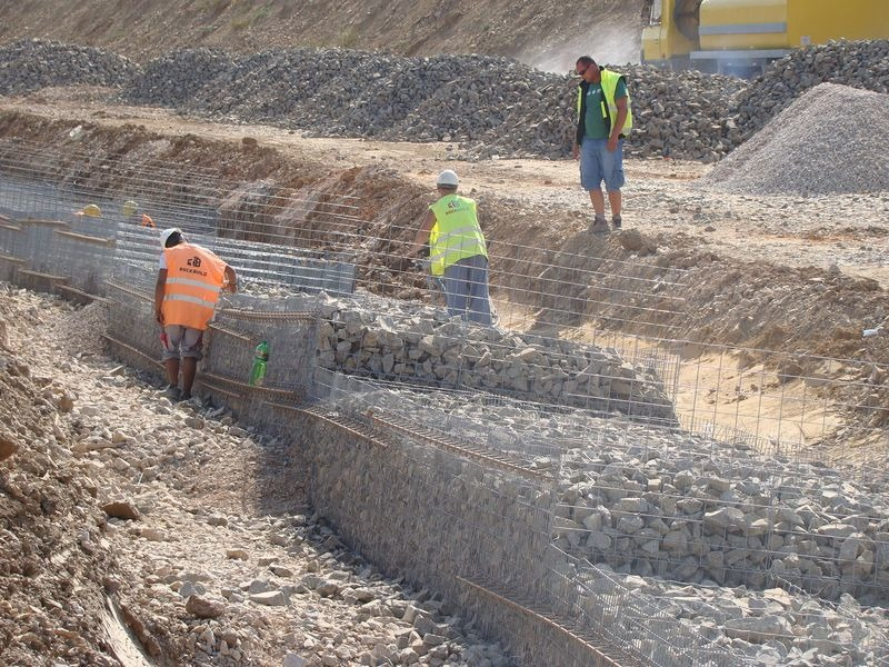 Oporné gabionové múry R4 Košice – Milhosť Oporné gabionové múry R4 Košice – Milhosť