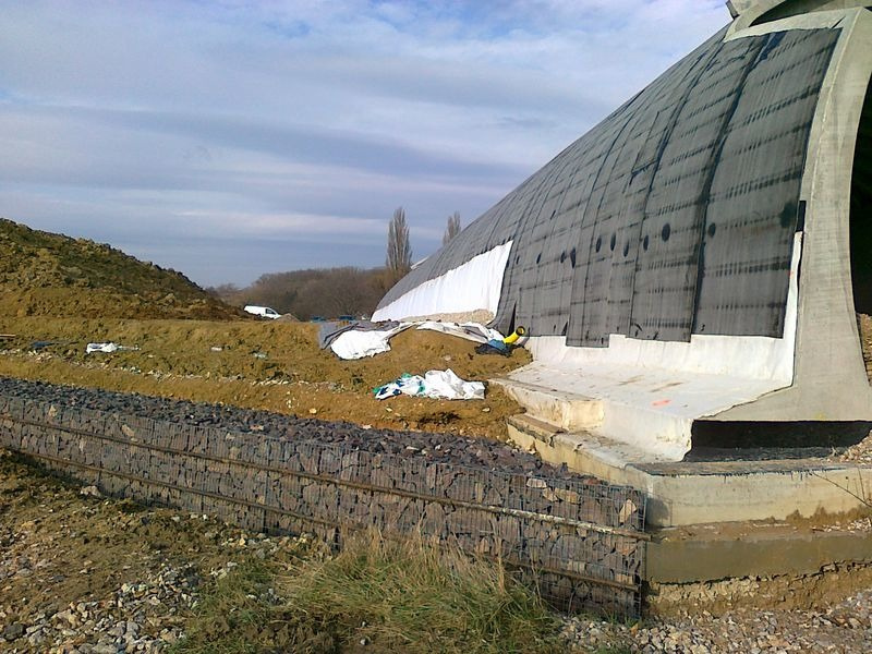 Gabionové mostné krídlo, R1 Selenec – Beladice, SO 201-10 Gabionové mostné krídlo, R1 Selenec – Beladice, SO 201-10