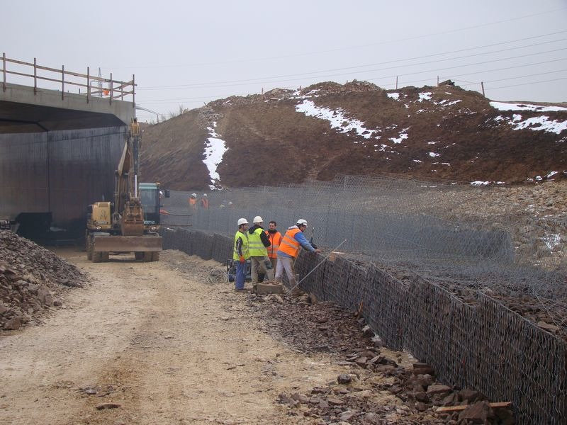 Oporný gabionový múr R1, Nitra – Selenec, SO 202-02 Oporný gabionový múr R1, Nitra – Selenec, SO 202-02