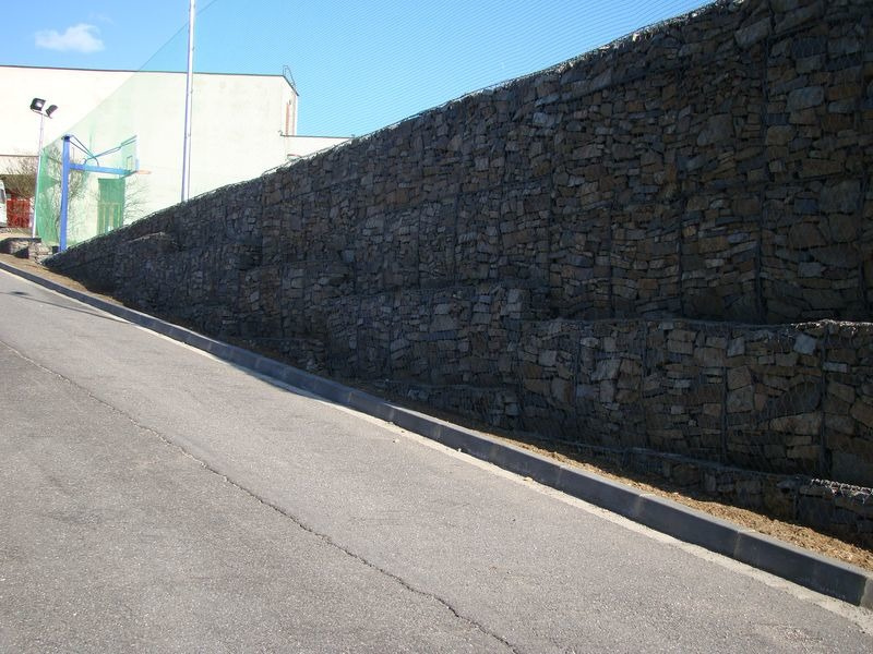 Viacúčelové ihrisko SOŠ hutnícke Podbrezová Viacúčelové ihrisko SOŠ hutnícke Podbrezová