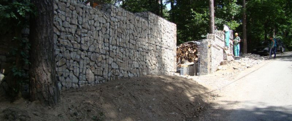 Gabionový plot pri RD Lamač