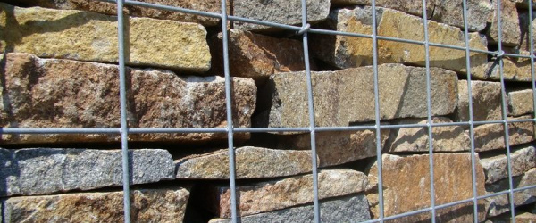 Kameňolom Maglovecj, oporný gabionový múr pri skádke kameňa