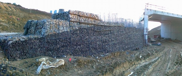 Oporný gabionový múr R1, Nitra – Selenec, SO 202-01